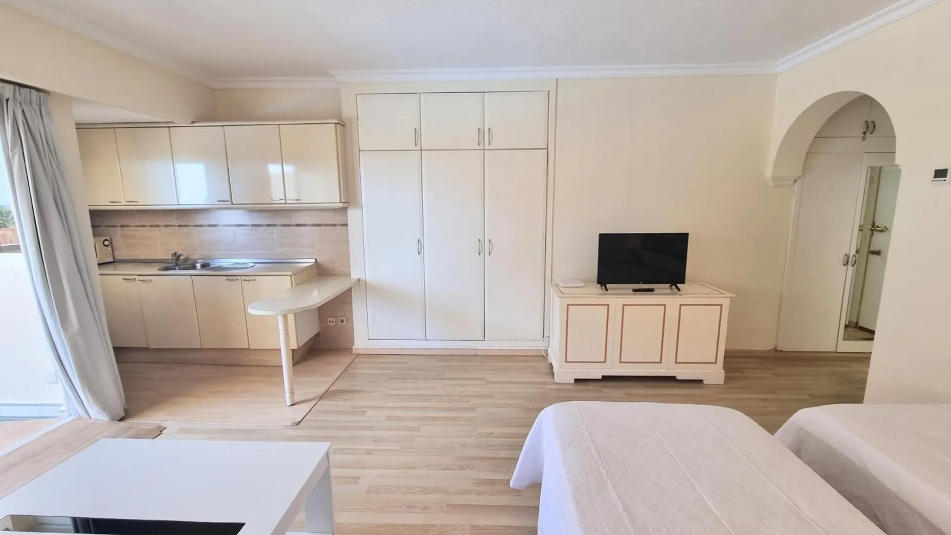 Pyr Beach And Pool Studio I Fuengirola Spain