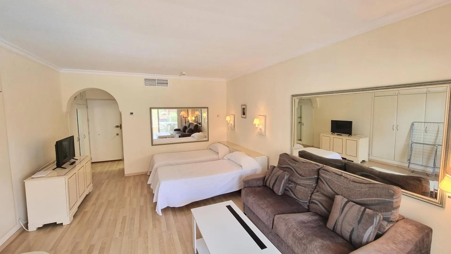Apartment Pyr Beach And Pool Studio I Fuengirola Spain